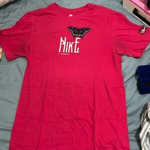 Men’s hot pink Nike tee